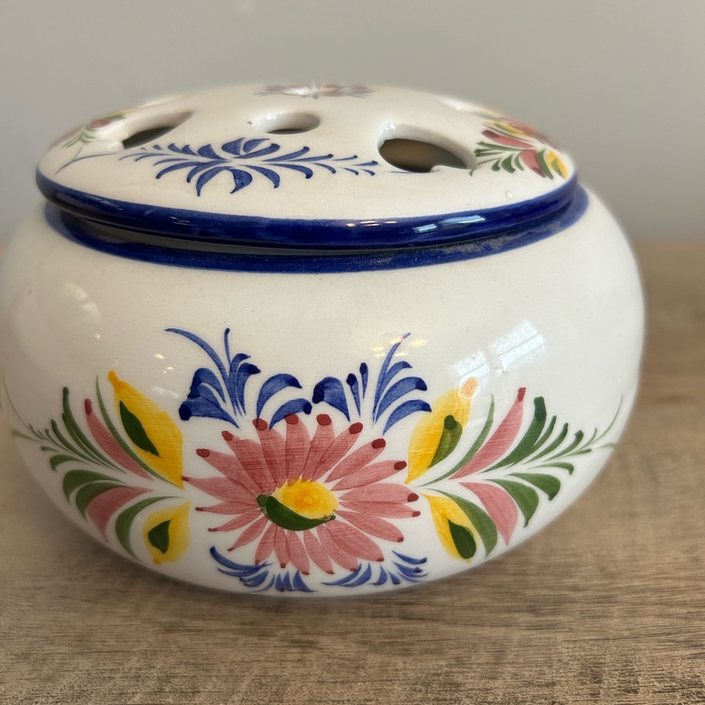 Hand Painted Portugal Pottery Potpourri Bowl Cottagecore Grandmacore Floral‎ VTG - Picture 4 of 10